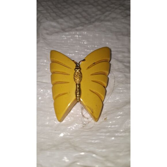 Antique Carved Bakelite Moth Butterfly Brooch Pin Yellow Costume Jewelry - Picture 8 of 9